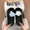Sandálias Slip-On de Solado Grosso, Confortáveis para Uso em Casa, Novo Estilo Fofo com Design de Boneca Gato, Aumenta a Altura, para Primavera e Verão 2026, Adequadas para Uso ao Ar Livre