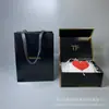 Caja de Regalo del Día de San Valentín Chino con Tapa Magnética abatible, Lápiz Labial, Perfume, Base Cushion, Empaque de Maquillaje Estampado en Oro, Caja de Set de Regalo y Bolsa de Regalo de Mano