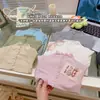 Novedades para el otoño de 2026: Camiseta de estilo coreano con rayas de estrellas para niñas y niños pequeños, capa base de color liso