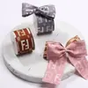 Fita com estampa de letra F dupla DIY acessórios de cabelo laço roupa sapatos chapéu presente cinto decorativo floral
