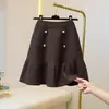 Saia de tricô marrom para mulheres, novo estilo outono e inverno, cintura elástica, modeladora para corpo tipo pera, saia curta rodada de cintura alta em linha A