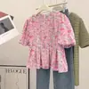 Camiseta Doce de Gola Redonda Estilo Francês Verão Novo Rosa Floral Cereja Redutora de Idade Camiseta Baby Top de Manga Curta para Mulheres
