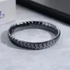 Pulseira Curva Masculina de Pedra Biliar Preta, Personalizada, Simples, Luxo Leve, Sensação de Alto Padrão, Acessório Versátil de Moda Feminina para o Dia a Dia