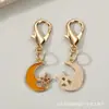 Llavero combinado de pentagrama calado y luna creciente transfronterizo, colgante de mochila de estrella y luna de esmalte colorido con cierre de langosta, accesorio pequeño