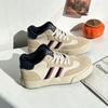 Zapatos casuales de entrenamiento tipo tabla alemanes con forro polar para mujer, ins, modernos, nuevos de Invierno 2023, diseño versátil de nicho, cálidos, zapatos de dos algodones