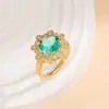 Anillo de Luz de Zirconia Incrustada en Oro Real Chapado en Cobre Transfronterizo Europeo y Americano Lujo Ligero Sensación de Alta Gama Anillo para el Dedo Joyería de Mano Versátil Fabricante Venta al por Mayor en Stock