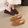 Mocassins Redondos de Couro Camurça de Vaca para Mulheres 2025 Outono Novos Sapatos de Feijão com Solado Plano Franja Casual Versátil Flats para Mulheres