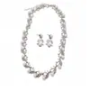 Ramas Plateadas y PerlasAretes y collar geométricos con forma de rama incrustados de diamantes, un accesorio de joyería lujoso y de alta gama para mujer