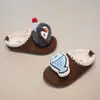 Estilo perezoso de personalidad nicho Zapatos Birkenstock Ropa para niños Pantuflas Otoño/Invierno 2026 Nuevos Zapatos de media zapatilla de punta cerrada para persona perezosa