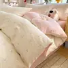 Novo Conjunto de Roupa de Cama Quatro Peças 100% Algodão Capa de Edredom de Algodão Puro Lençol de Cama Conjunto de Três Peças para Quarto de Estudante Solteiro Estilo Lençol com Elástico