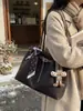 Bolsa Retrô de Grande Capacidade para Mulheres 2026 Nova Tendência de Alta Qualidade Versátil Bolsa de Ombro para Sair para o Trabalho e Deslocamento Bolsa Tote