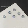 Novos Brincos de Tarraxa Mini Trevo 4*4mm Banhados a Ouro com Zircônia Degradê, Item Quente de Live Stream, Mesmo Estilo que no Xiaohongshu