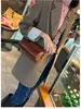 Bolso de mano estilo retro, bolsa para el teléfono del trabajo, bolso cruzado para mujer, nueva moda primavera/verano 2026, bolso pequeño único y elegante, versátil
