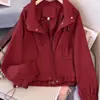 Cortavientos Ankor rojo estilo workwear, chaqueta corta, nueva colección primavera/otoño 2026, cordón, chaqueta casual para otoño/invierno