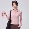 Ropa de Yoga Estilo Primavera y Otoño Chaqueta Deportiva con Capucha Ajustada a la Cintura para Mujer Bolsillos Dobles Laterales Diseño con Capucha Alta Elasticidad Secado Rápido