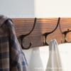 Perchero de madera carbonizada de pino color marrón viejo para colgar abrigos detrás de la puerta