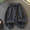 Pantalones Rayados Casuales Nuevos para Niños 2026 Atuendo de Otoño Niños y Niñas Estilo Coreano Corte Holgado Elegantes Modernos Pantalones de Chándal