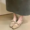Primer Encuentro 2026 Zapatos de Salón Coreanos Estilo Vintage de Correa Única con Tacón Grueso y Moño Camelia Nuevos Mary Janes de Gamuza