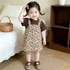 Conjunto de Vestido Estiloso com Estampa de Leopardo para Bebês e Crianças Pequenas, Conjunto de Roupa de Verão com Top de Manga Curta de Cor Pura e Vestido Doce com Alças para Bebês Meninas