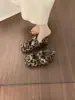 Sapatos Peludos Estampa de Leopardo para Roupas de Exterior Femininas 2025 Novos Outono e Inverno Quentes Sapatos de Feijão Mary Jane com Forro de Lã Algodão Sapatos de Bico