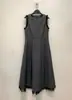 Vestido Negro Pequeño de Estilo Japonés de Moda para Primavera/Verano, Corte Ajustado, Estructura Definida y Diseño de Top sin Mangas