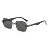 Gafas de sol huecas de estilo europeo, futuristas, para mujer, con personalidad a la moda, versátiles, geniales para posar