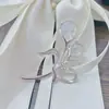 Broche de accesorios de traje de alta gama, hebilla de toalla de seda para niña, ramillete de aleación, broche de tulipán con diamantes de imitación a juego.