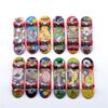 Transfronteiriço criativo fingertip plástico dedo scooter liga suporte novo estranho skate infantil modelo de brinquedo