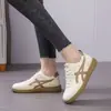 Nuevas Zapatillas Bajas Otoño 2026, Zapatos Blancos de Punta Redonda para Deportes Casuales al Aire Libre, Zapatos de Moda Transpirables y Versátiles para Mujer