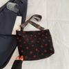 Popular Bolso de Pana con Estampado de Fresas para Mujer Versión Coreana Verano 2024 Nuevo Bolso Cruzado de Hombro Bolso Tote
