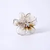 Pasador de Pelo Transparente Extra Grande de 8.5cm con Puntos de Nieve Perlas Frangipani Estilo Vacaciones de Verano en la Playa Pasador de Bauhinia