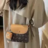 Bolsos Pequeños al por Mayor para Mujer 2025 Nuevo Estilo Invierno Bolso Cubo de Moda de Alta Gama Bolso Cruzado Versátil Casual de Gran Capacidad