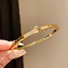 Pulseira de fecho geométrico em forma de U com zircônia, banhada a ouro 18K, estilo vintage simples e moderno, joia de alta qualidade para mulheres
