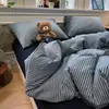 Conjunto minimalista de cuatro piezas de grado A para maternidad e infancia, algodón puro, auténtico, adecuado para dormir desnudo, sábana y funda de edredón a rayas, conjunto de tres-cuatro piezas para dormitorios de estudiantes