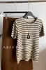 Camiseta de Manga Corta con Rayas de Bloques de Color Cepilladas de Piel de Conejo Suave y Esponjosa por Ambos Lados para Mujer, Estilo Coreano, Corte Holgado, Top Adelgazante, Principios de Primavera 2026