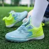 Novos sapatos de futebol infantis para meninos com velcro e travas, adequados para competição e treino de alunos do ensino fundamental, sapatos de malha antiderrapantes no atacado para meninas
