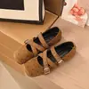 Sapatilhas retrô de bolinhas com bico fino e tiras frontais cruzadas, sapatos Mary Jane versáteis de bico quadrado femininos outono 2026