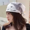 Lenço Quadrado Pequeno Estampado Castanha Algodão e Linho Turbante Hiphop Dança de Rua Cinto Decorativo para Cabelo Lenço Moderno Versátil Lenço Fino
