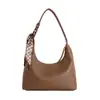 Otoño/Invierno 2026 Nueva Textura Color Sólido Simple de Moda Bolso de Hombro Único para Debajo del Brazo Bolso de Mano de Bufanda de Seda Elegante para Dama