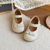 Ins zapatos de cuero pequeños retro franceses 2026 Primavera/Otoño Nuevo Estilo Versión Coreana Zapatos de Princesa con Lazo para Niñas Suela Suave Zapatos de una Sola Pieza