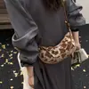 Bolso de Cuerno Popular de Moda Transfronterizo para Mujer Invierno 2025 Nuevo Bolso Cruzado de Bloques de Color de Moda Bolso de Hombro Versátil