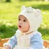 Touca de Bebê Estilo Coreano Fofa Cor Sólida Flor Pequena Versátil Proteção para Orelhas Infantil Chapéu para Uso Externo à Prova de Vento Casual