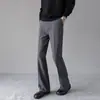 Colección Otoño 2026: Pantalones casuales de corte recto y caída fluida, resistentes a las arrugas, adecuados para un estilo business casual y para el uso diario, y diseñados para crear un efecto adelgazante para hombres.