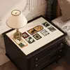 Alfombrilla de mesita de noche vintage, modelo nuevo 2025, protector de escritorio de lujo ligero de alta gama, mantel impermeable y lavable para dormitorio del hogar