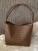 Bolso de axila de nicho de alta gama para mujer 2026 Nuevo Verano Súper Caliente Exquisito Bolso tipo cubo de un solo hombro para axila