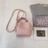 Bolsa balde de cor sólida da moda para mulheres, nova coleção outono 2026, bolsa tote de alta qualidade com um design único, adequada para o dia a dia, pode ser carregada como bolsa de ombro ou bolsa transversal