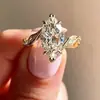 Anillo de Diamante Corte Marqués con Enredadera Retorcida Retro Europeo para Mujer Nuevo Versátil Lujo Ligero Personalidad Abierto Ajustable Anillo para Mujer