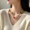 Colar elegante e fresco em estilo francês com pedras naturais e pérolas, doce e chique, corrente de clavícula moderna e de alta qualidade para mulheres