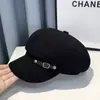 Chapéu octogonal fofo estilo japonês com orelhas de gato de desenho animado para mulheres, doce e versátil para primavera e outono, adequado para cabeças grandes, faz o rosto parecer menor