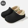 Pantuflas de algodón impermeables y completamente cerradas para hombre y mujer, aptas para usar en interiores y exteriores en otoño e invierno, con suela antideslizante, forro cálido y suela gruesa, disponibles para venta al por mayor